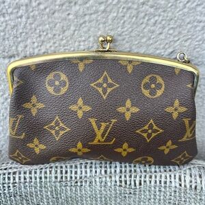 Louis Vuitton French co kisslock pouch